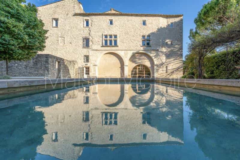 Talo sisään Cabrieres-d'Avignon, Provence-Alpes-Cote d'Azur 10853275