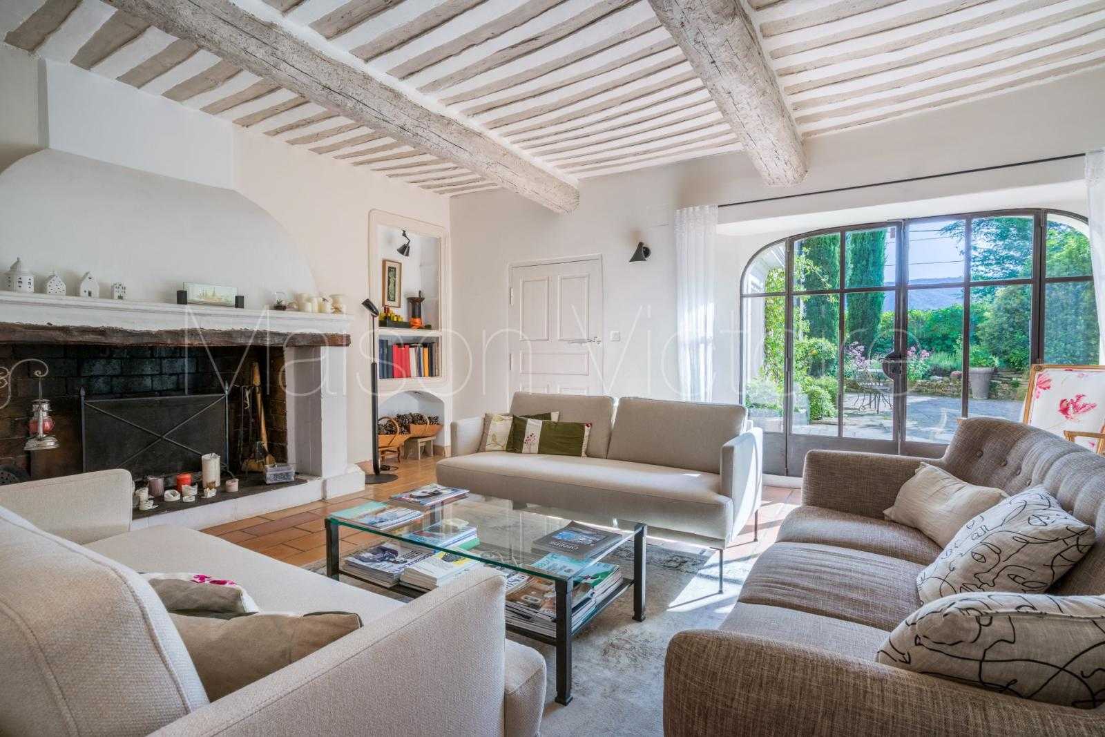 Huis in Oppede le Vieux, Provence-Alpes-Cote d'Azur 10853297