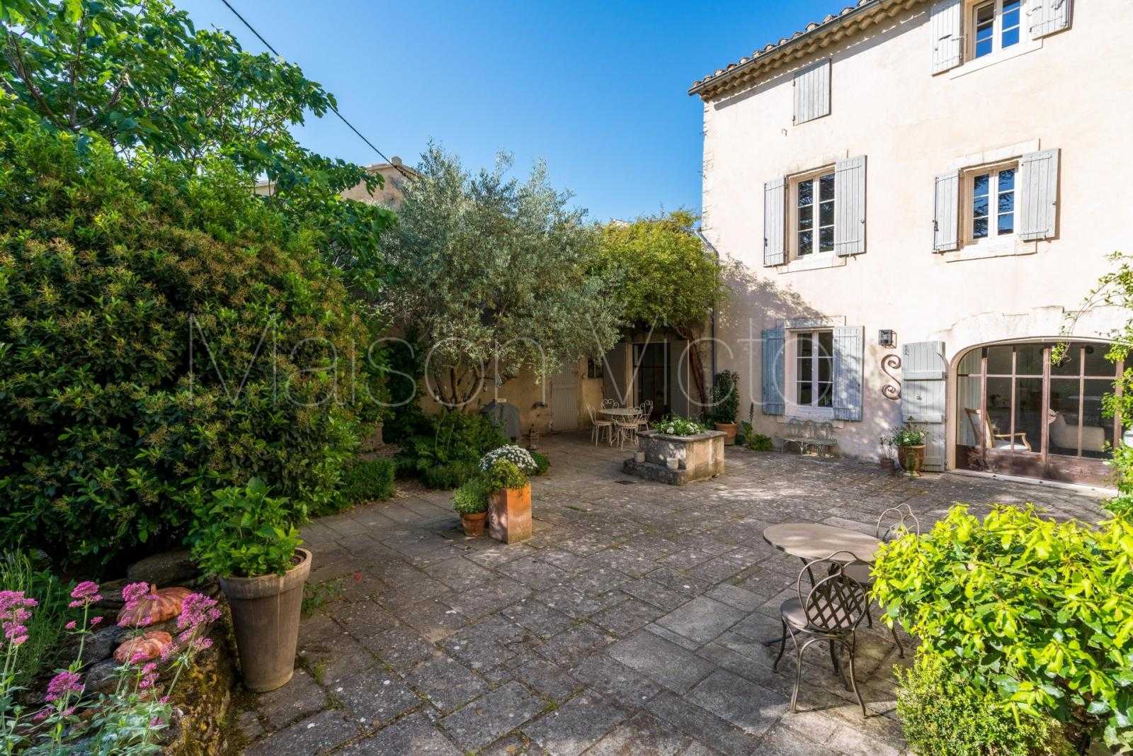 House in Oppède, Provence-Alpes-Côte d'Azur 10853297