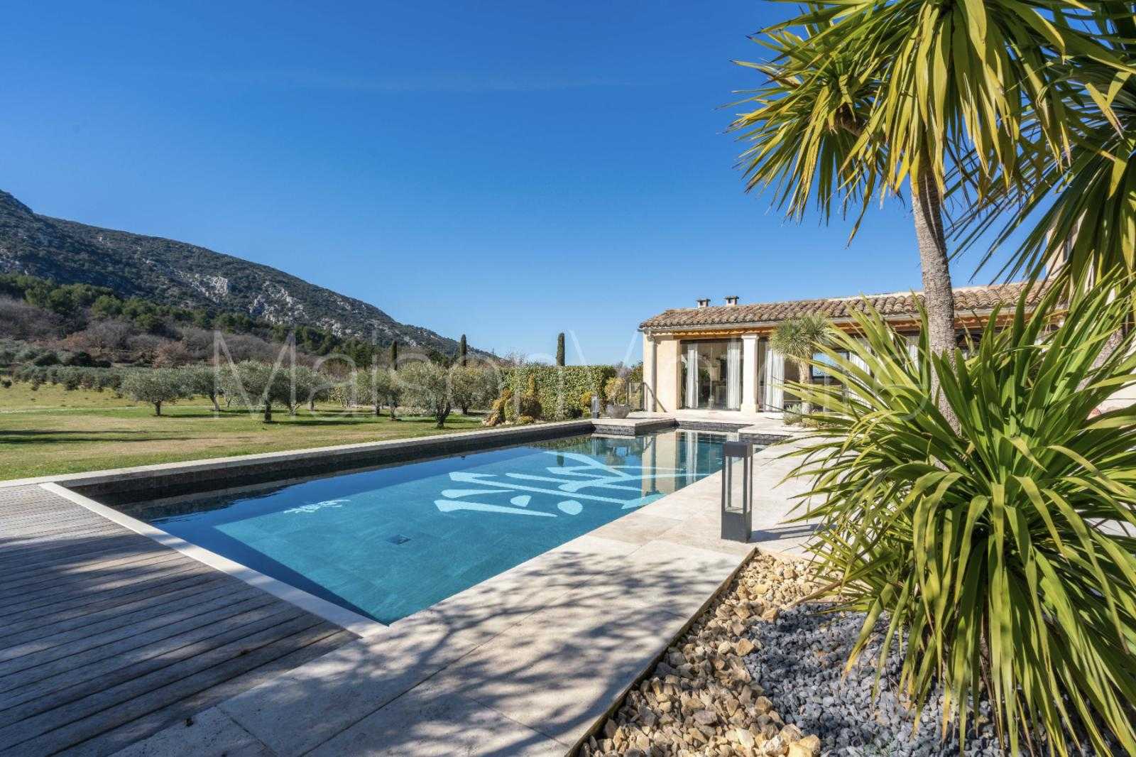 Huis in Maubec, Provence-Alpes-Côte d'Azur 10853301