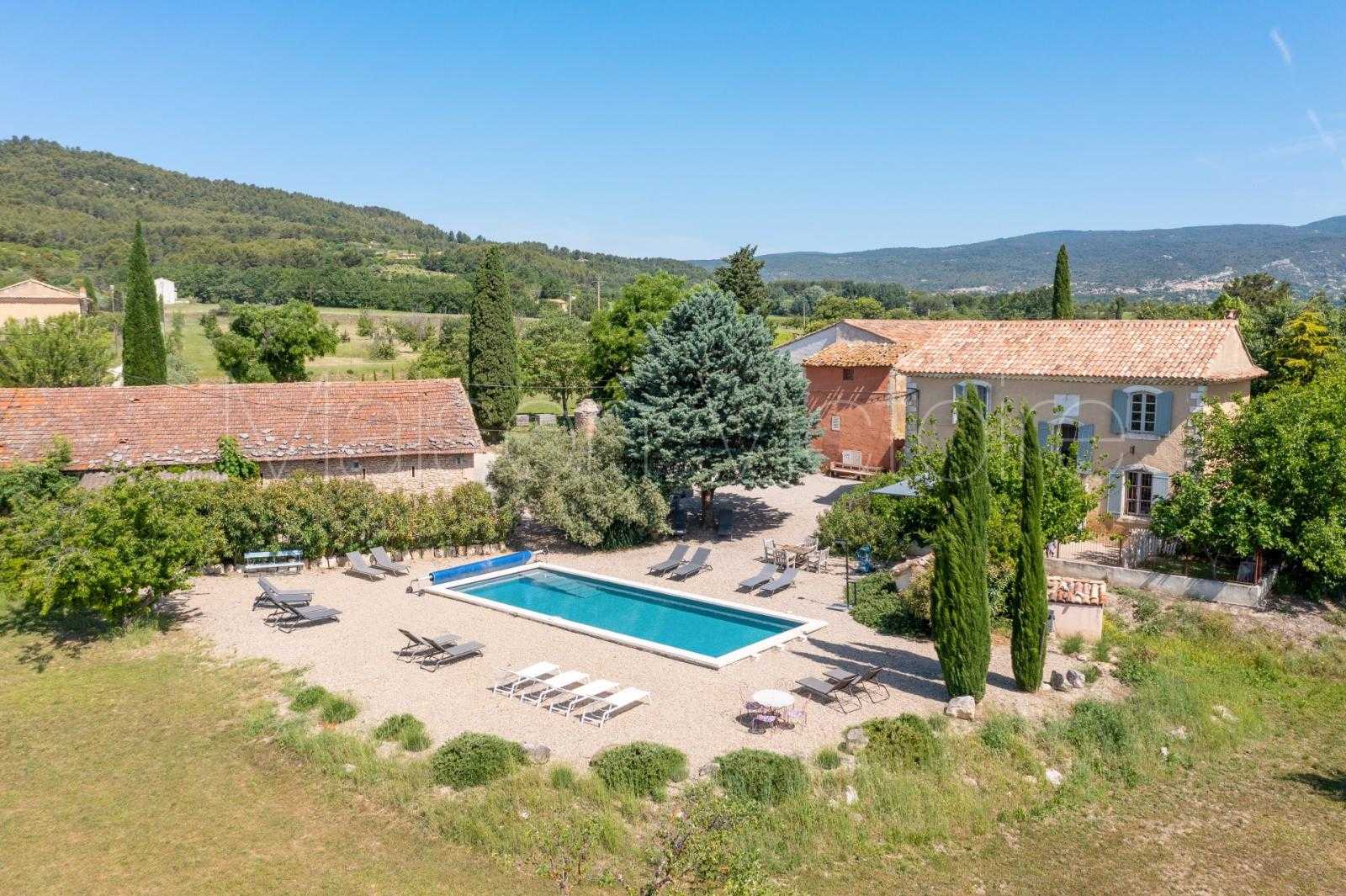 casa no Saint-Saturnin-lès-Apt, Provence-Alpes-Côte d'Azur 10853318