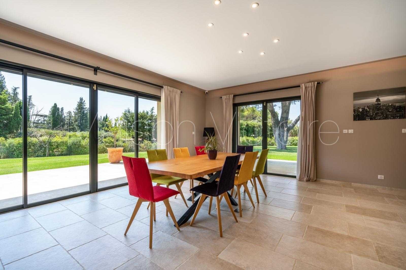 Huis in Taillades, Provence-Alpes-Côte d'Azur 10853329