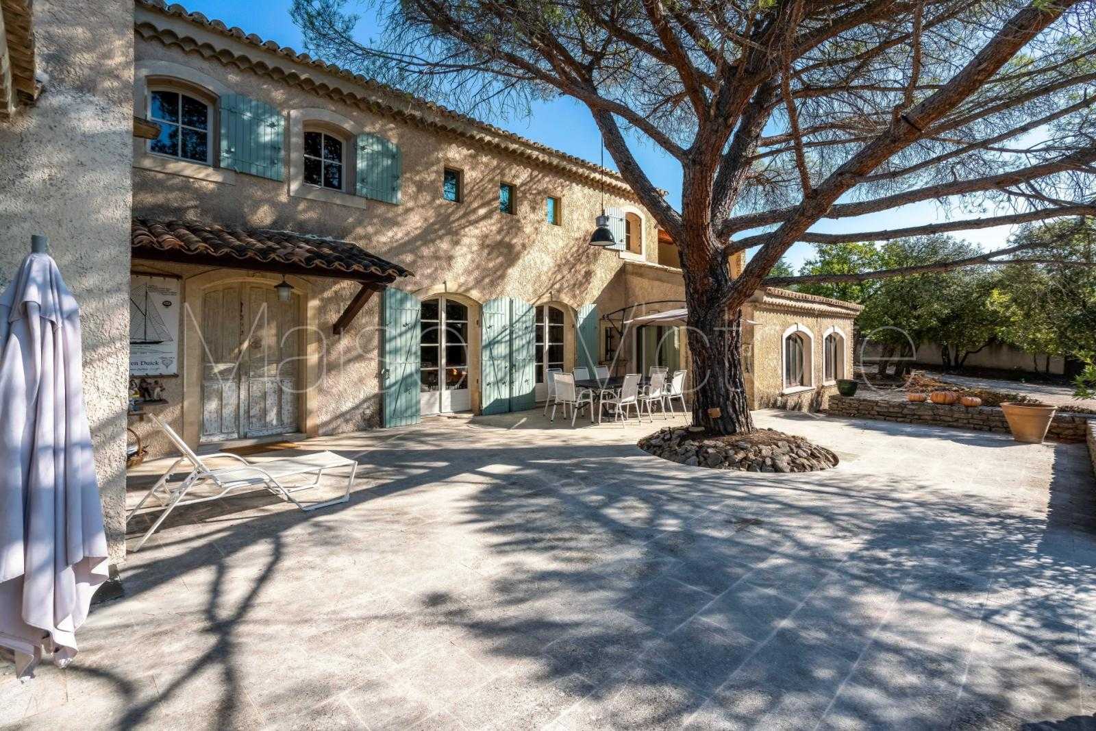 rumah dalam Cabrieres-d'Avignon, Provence-Alpes-Cote d'Azur 10853346