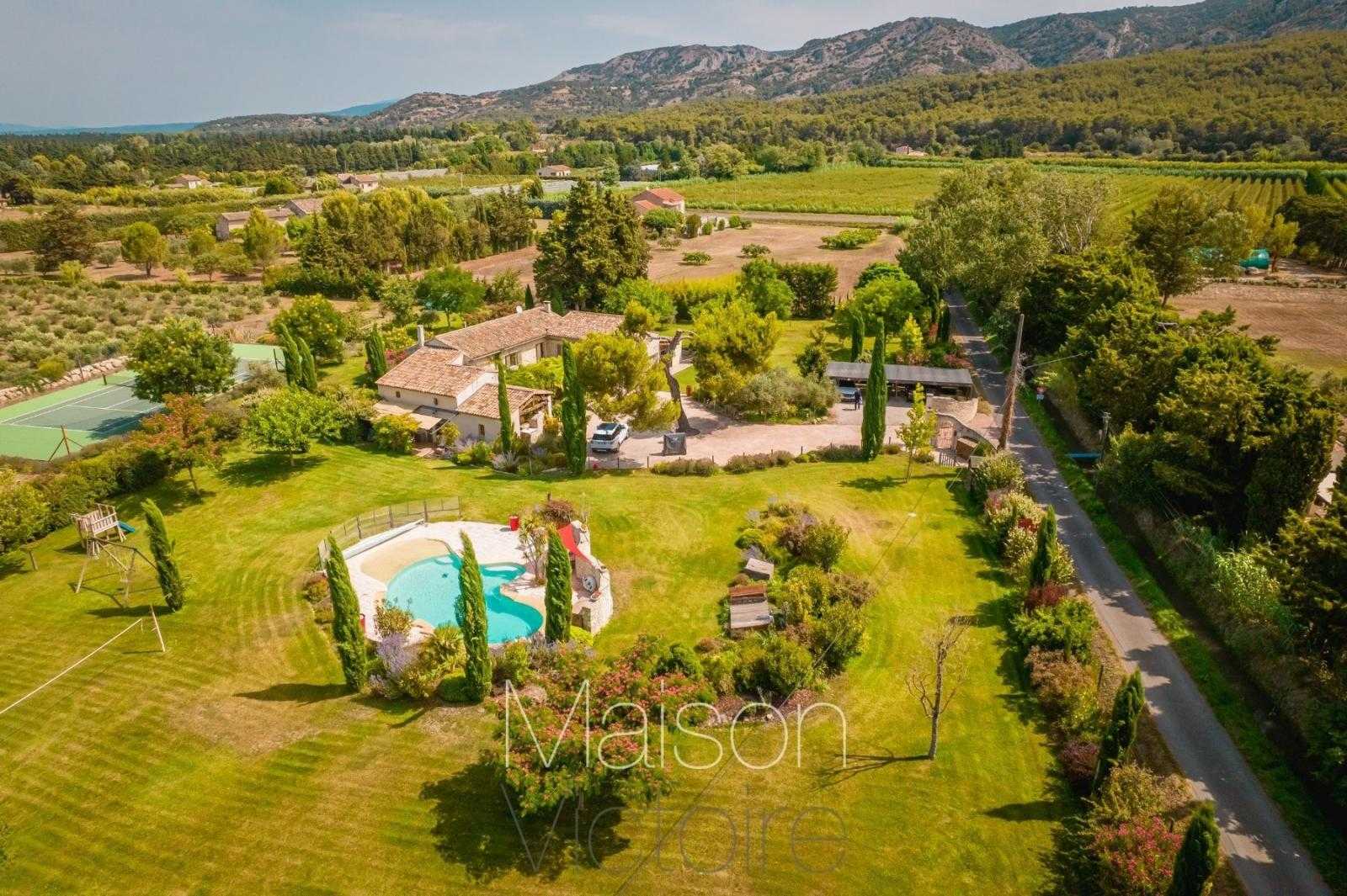 Casa nel Cheval-Blanc, Provence-Alpes-Côte d'Azur 10853361