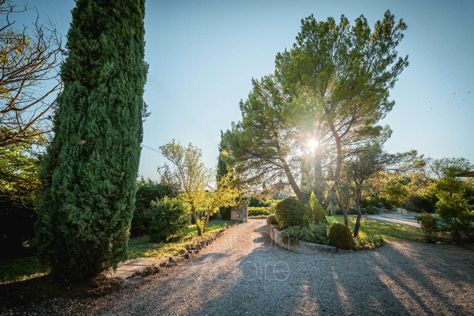 Talo sisään Mazan, Provence-Alpes-Côte d'Azur 10853364