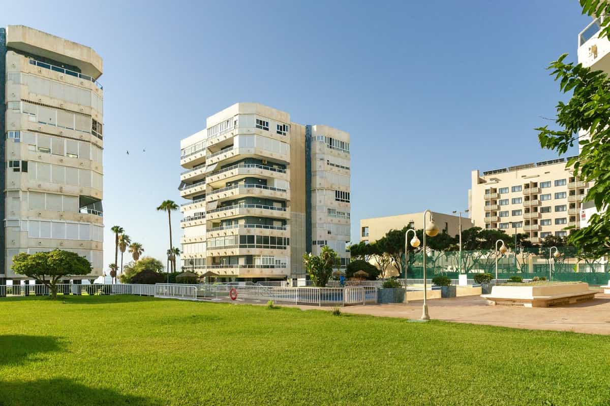 Condominium in Torremolinos, Andalucía 10853367