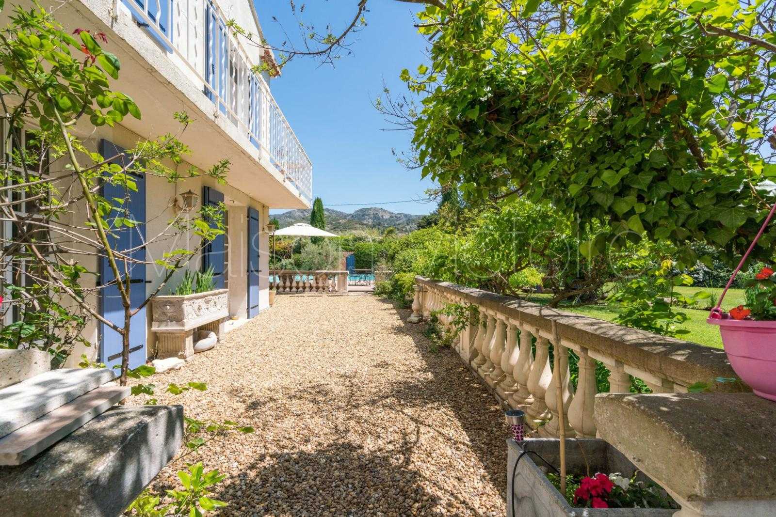жилой дом в Taillades, Provence-Alpes-Côte d'Azur 10853374