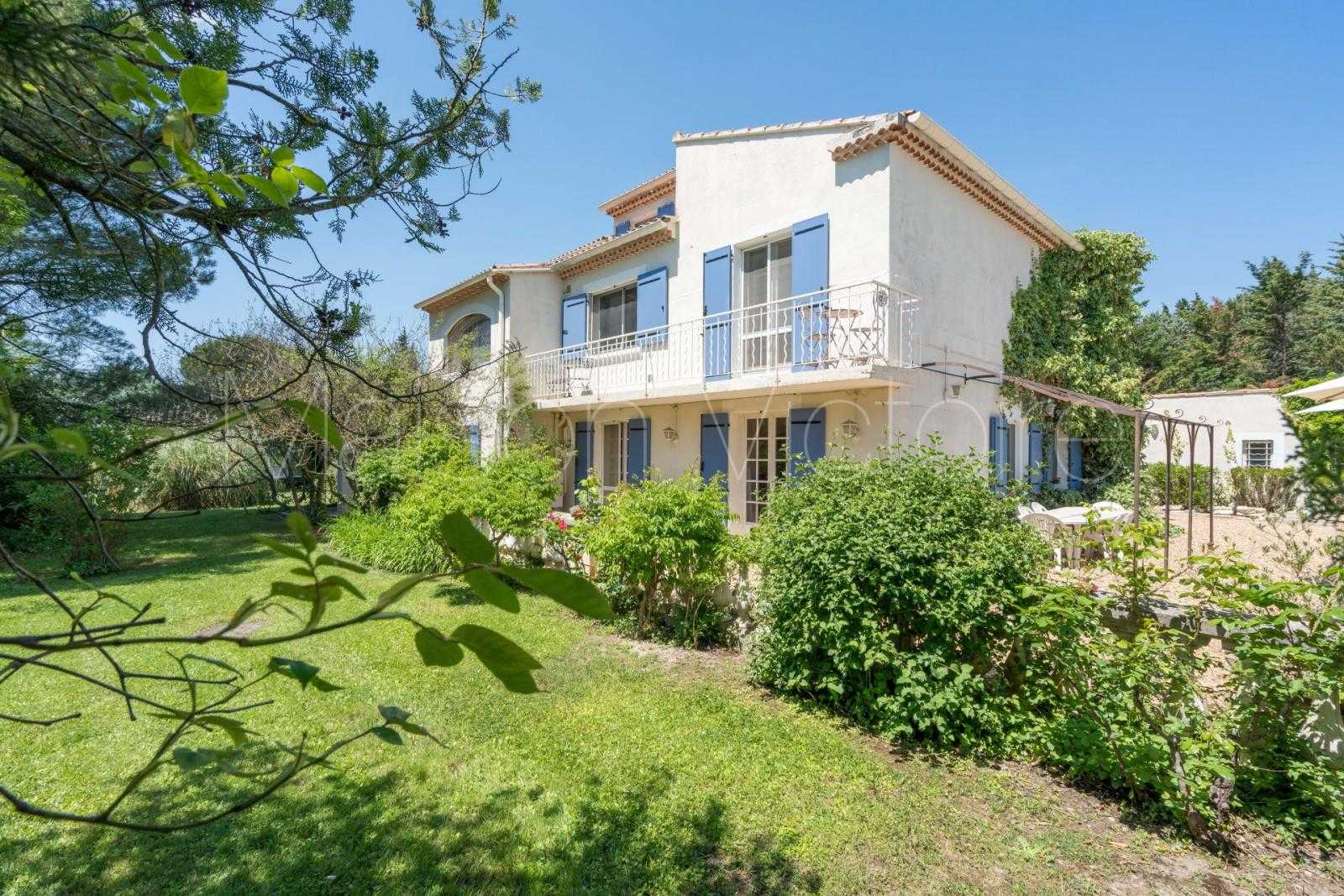Huis in Taillades, Provence-Alpes-Cote d'Azur 10853374