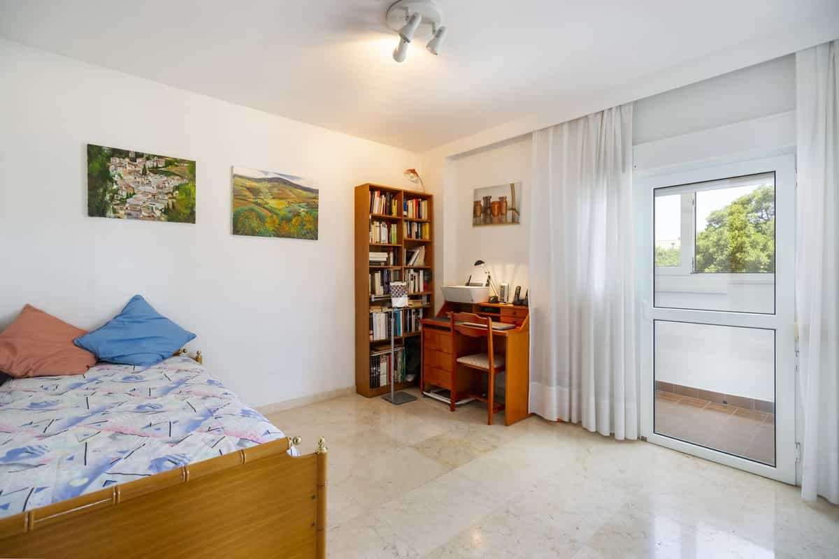 Condominium dans , Andalusia 10853375