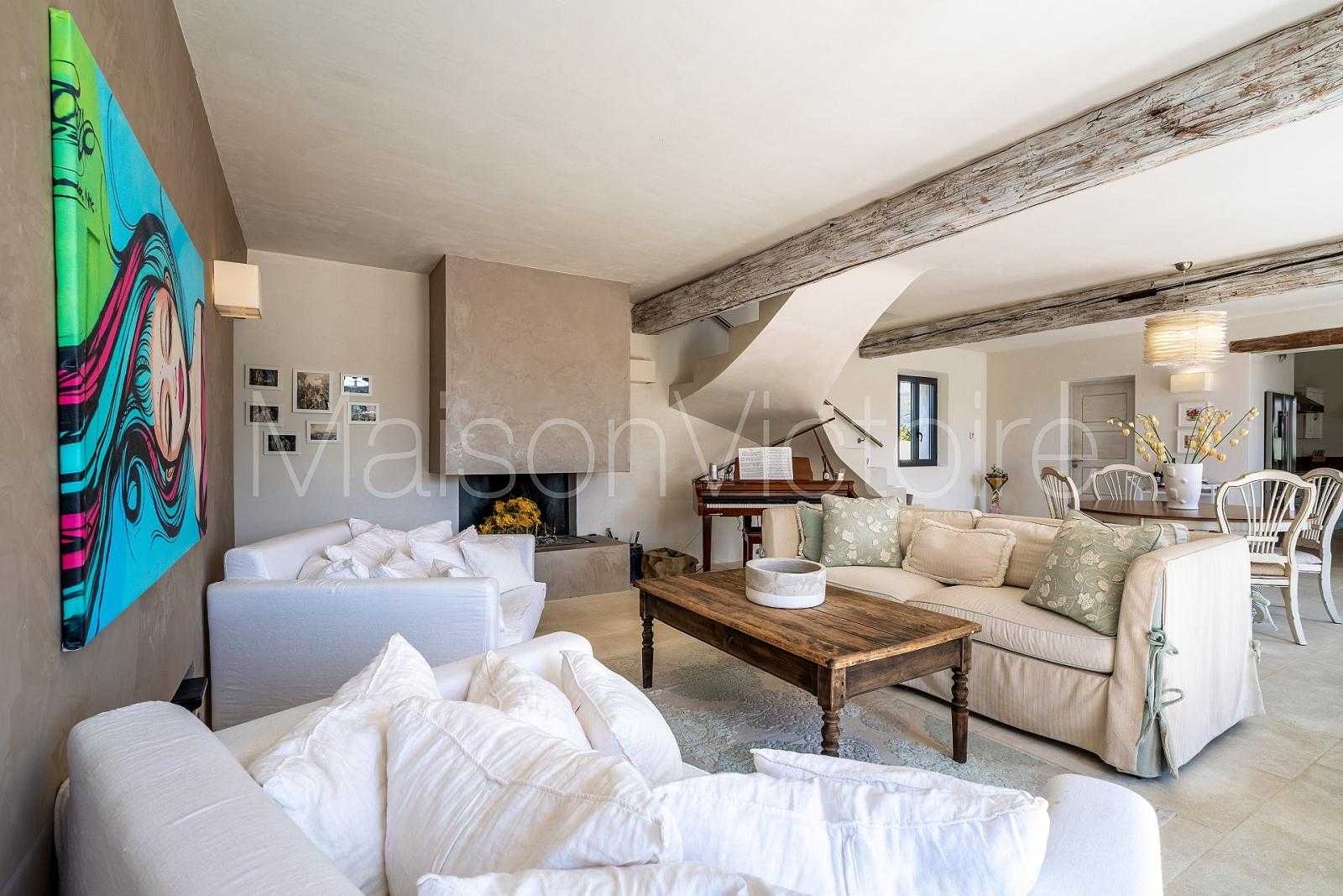 σπίτι σε Saint-Saturnin-lès-Apt, Provence-Alpes-Côte d'Azur 10853412
