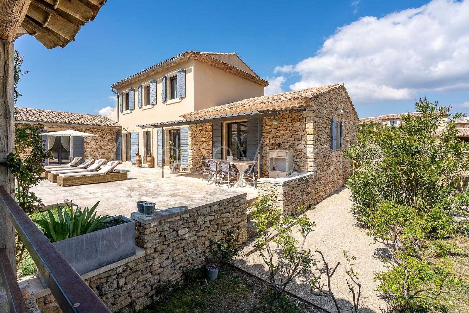 σπίτι σε Saint-Saturnin-lès-Apt, Provence-Alpes-Côte d'Azur 10853412