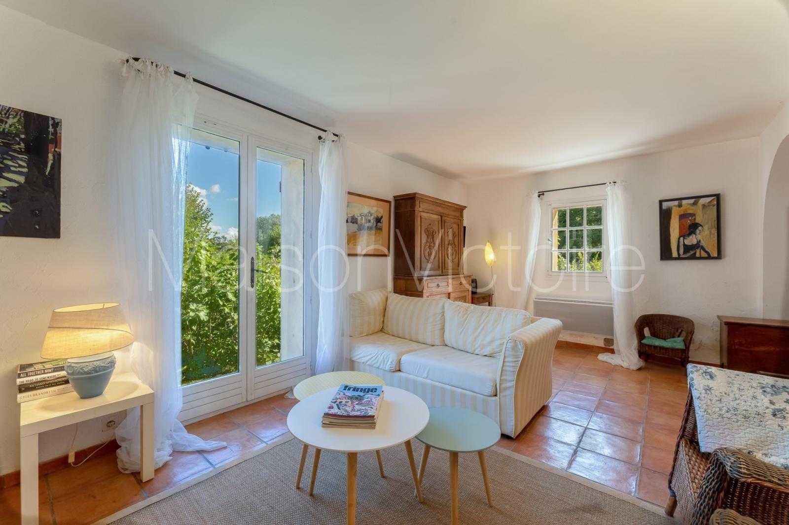 मकान में Saignon, Provence-Alpes-Cote d'Azur 10853476