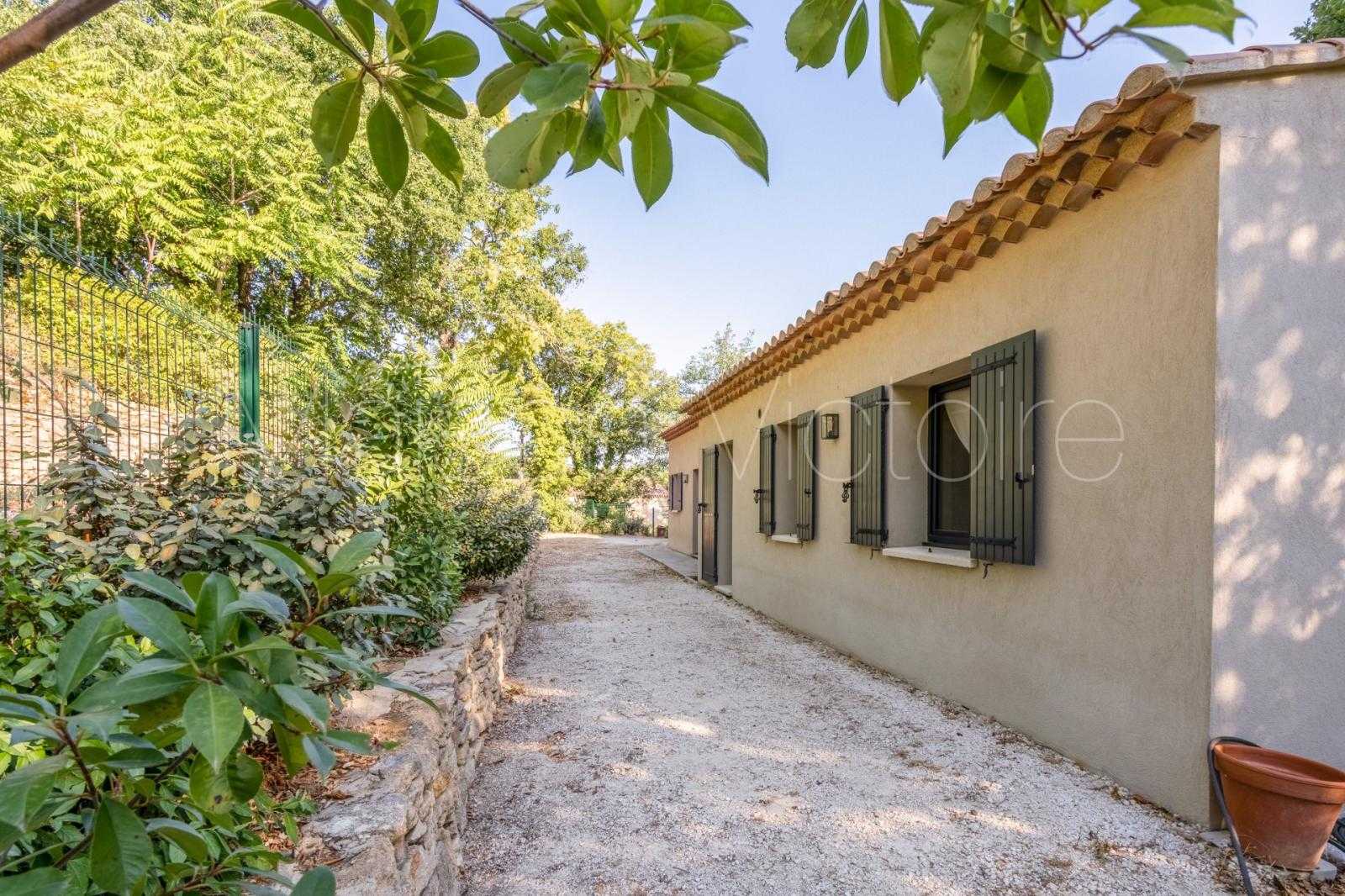 Huis in Saint-Pantaléon, Provence-Alpes-Côte d'Azur 10853484