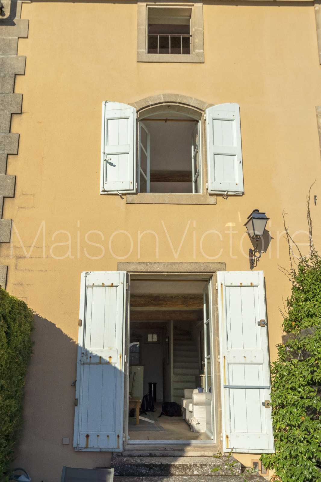 Talo sisään Lacoste, Provence-Alpes-Côte d'Azur 10853490