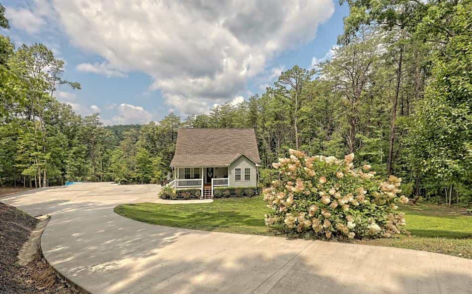 House in Mineral Bluff, Georgia 10853625