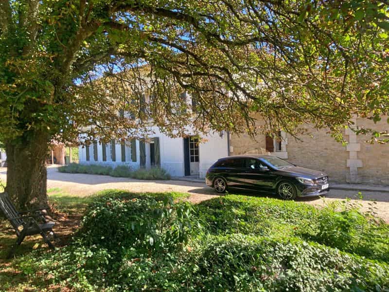 House in Minzac, Nouvelle-Aquitaine 10854296