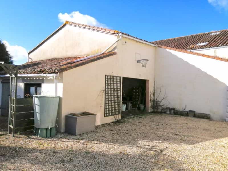 Huis in Vernoux-en-Gâtine, Nouvelle-Aquitaine 10854313