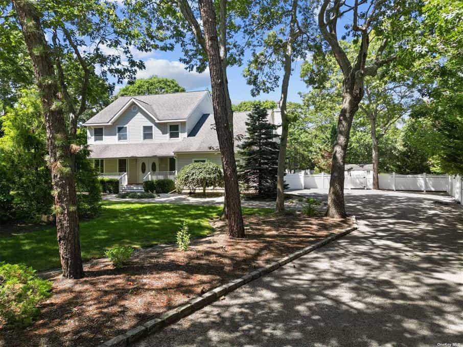 House in Ponquogue, New York 10854495