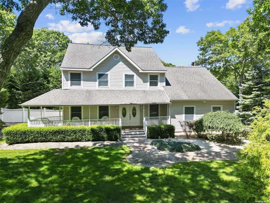 House in Ponquogue, New York 10854495