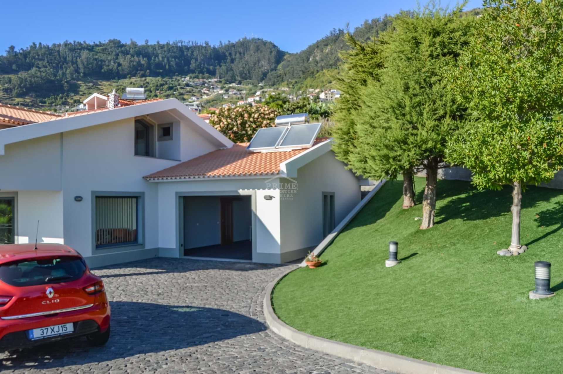 Rumah di Estreito da Calheta, Madeira 10854639