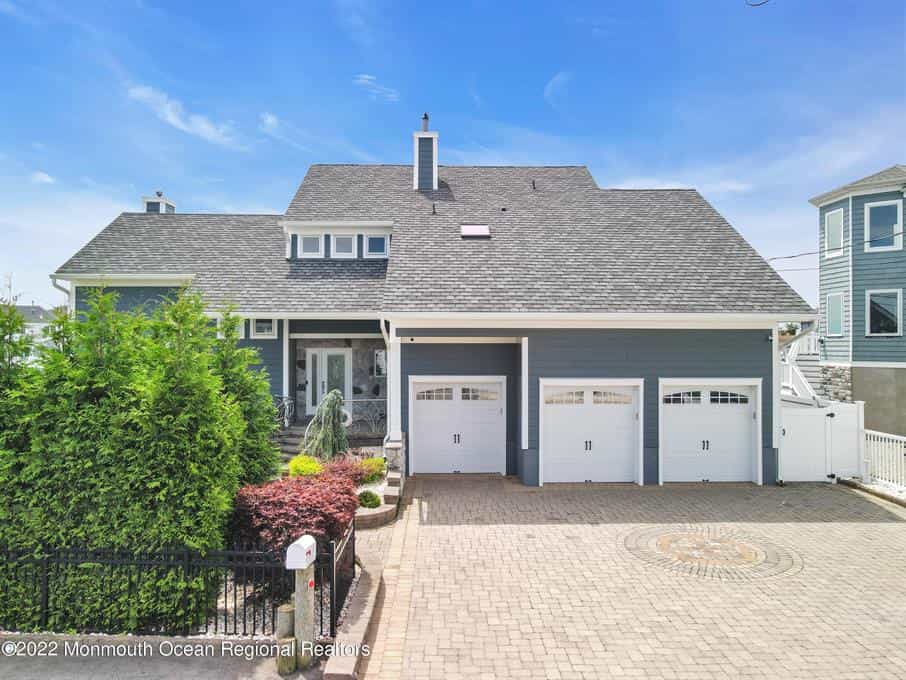 House in Pine Terrace, New Jersey 10855325