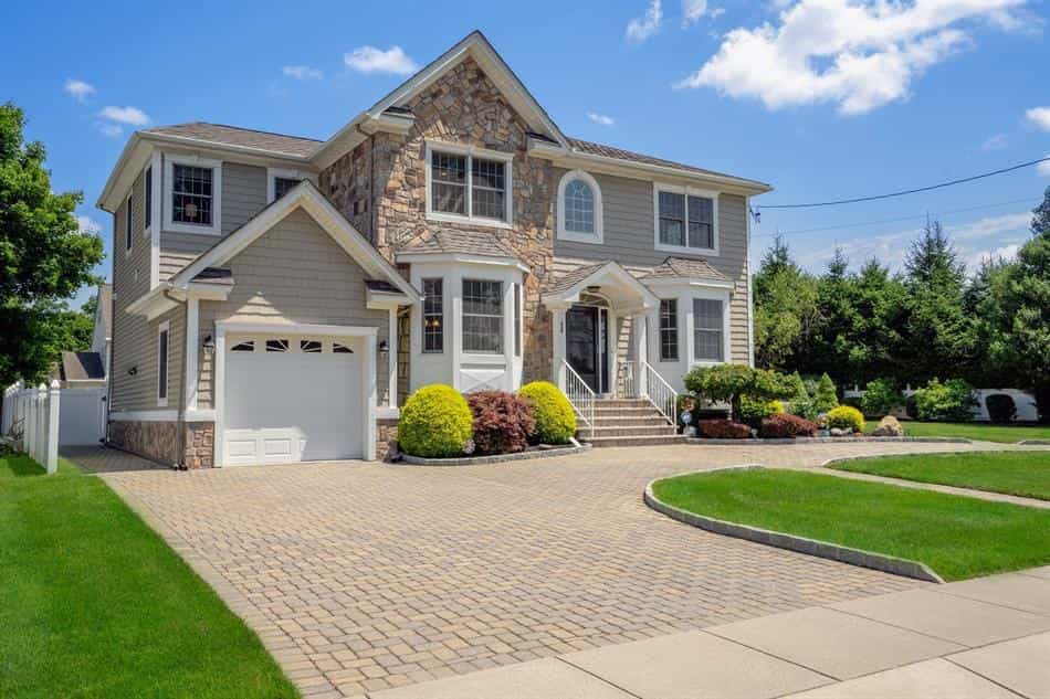 House in Clifton, New Jersey 10855382