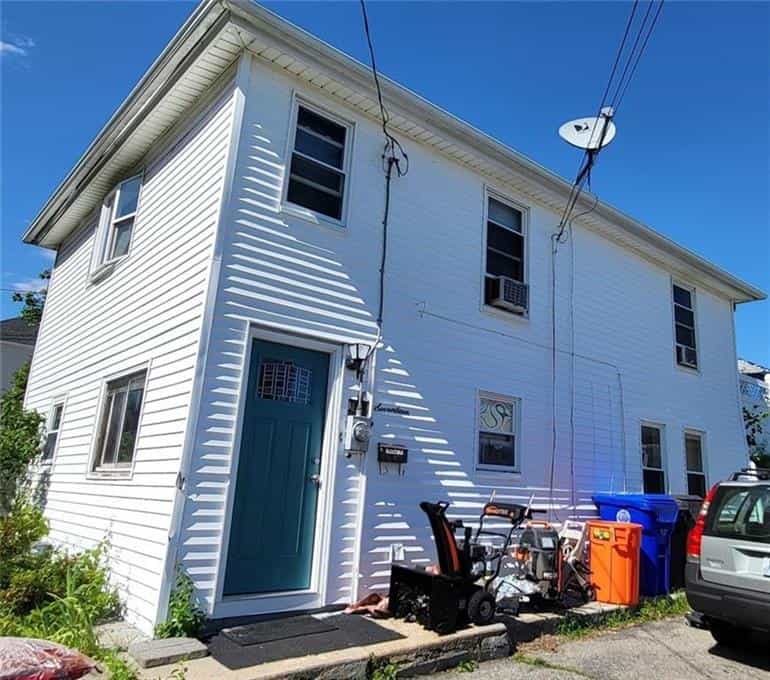 House in West Warwick, Rhode Island 10855405