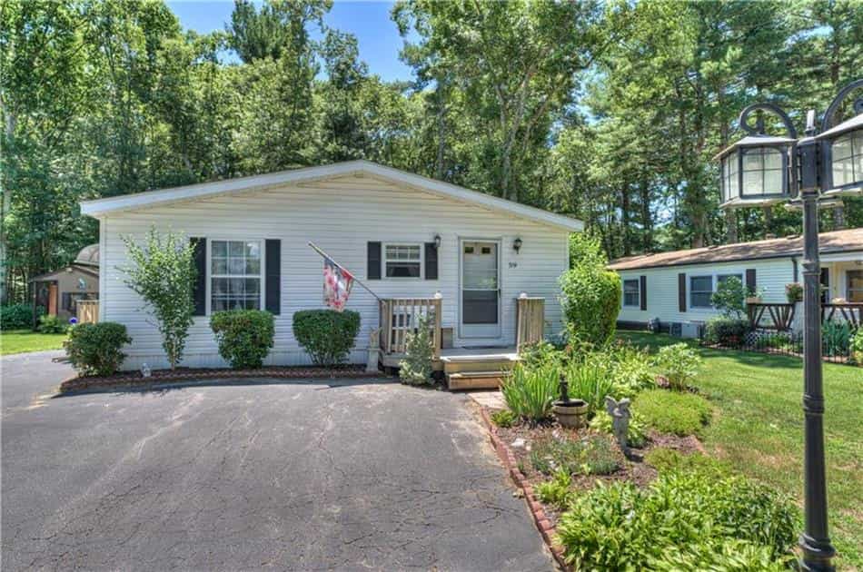 House in Spring Lake, Rhode Island 10855407