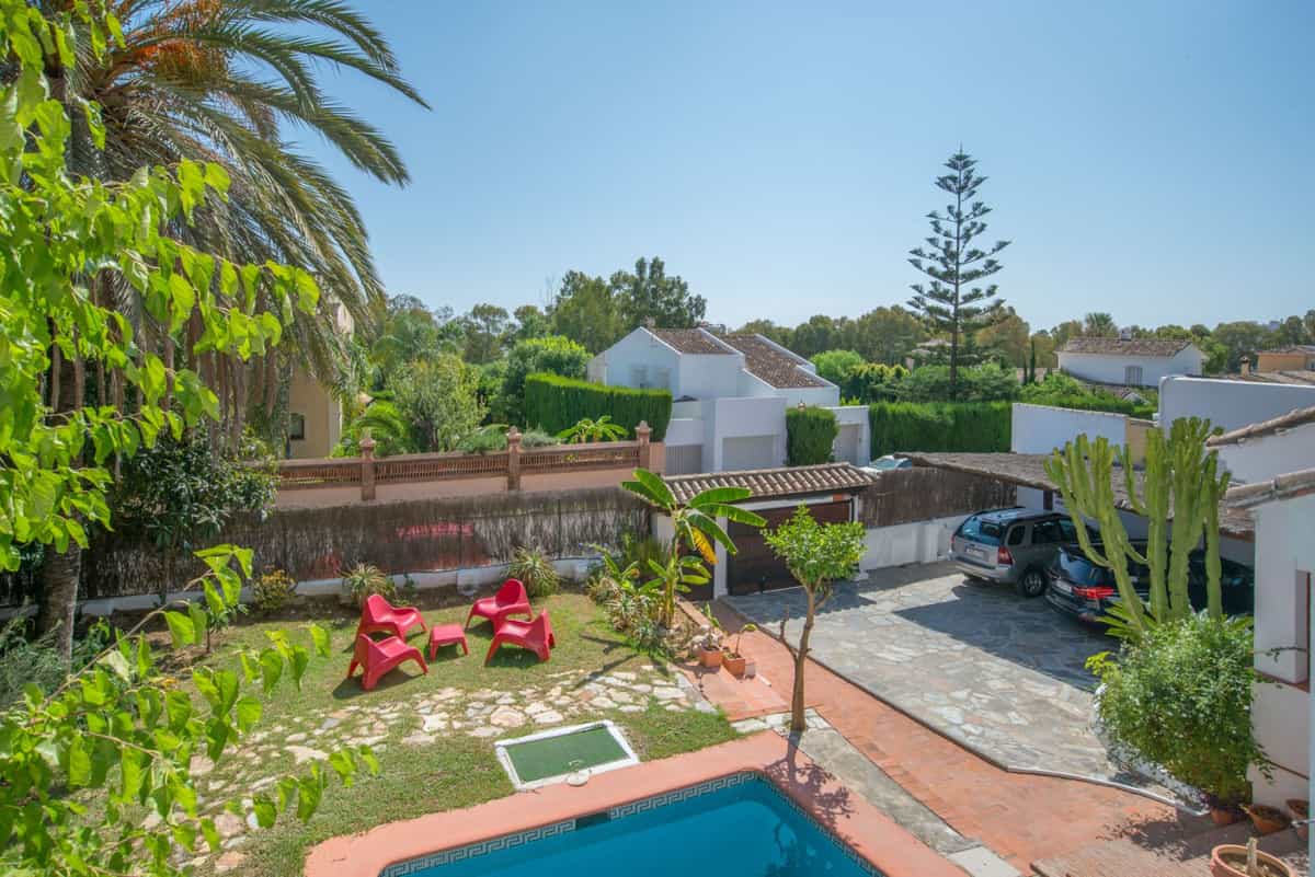 House in Estepona, Andalusia 10856662