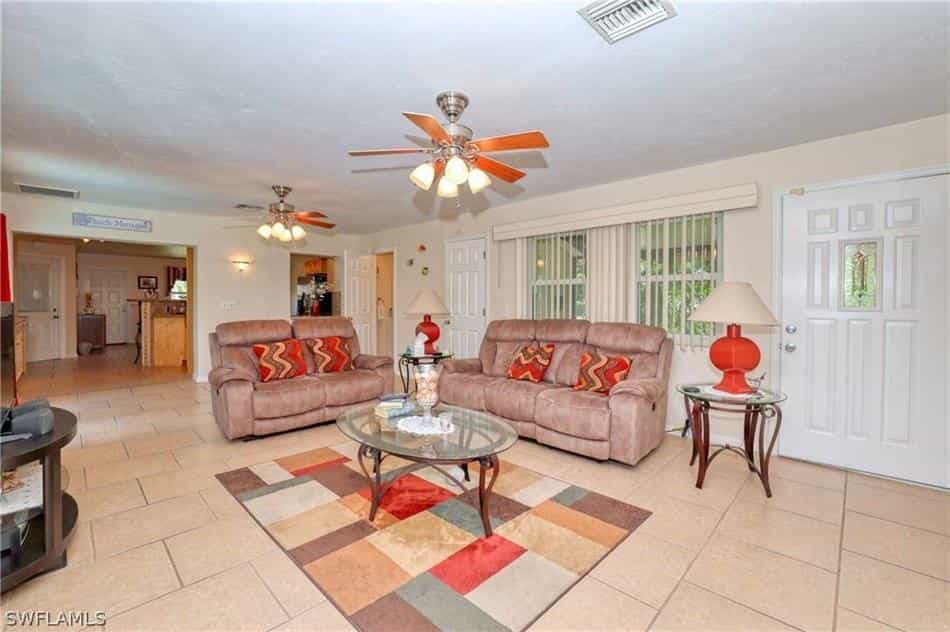 House in Cape Coral, Florida 10857474