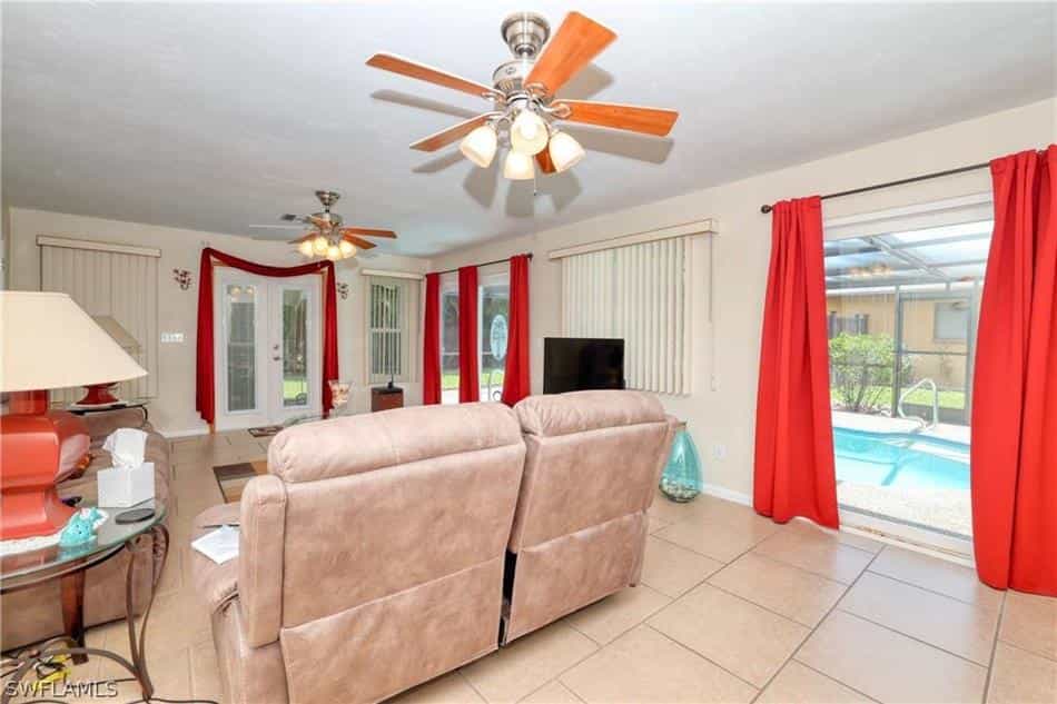House in Cape Coral, Florida 10857474