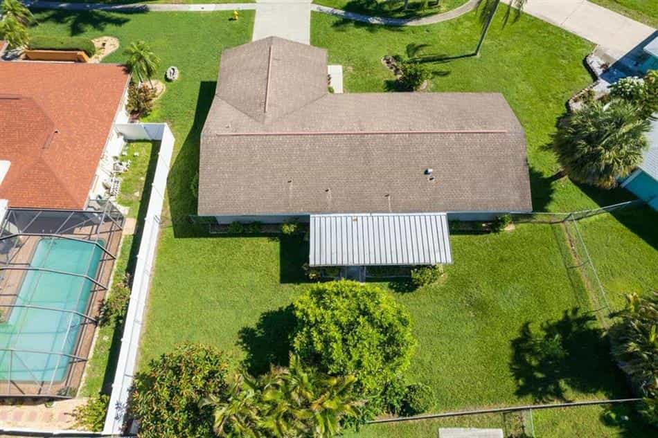 House in Cypress Lake, Florida 10857542