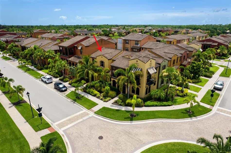 Condominium in Page Park, Florida 10857546