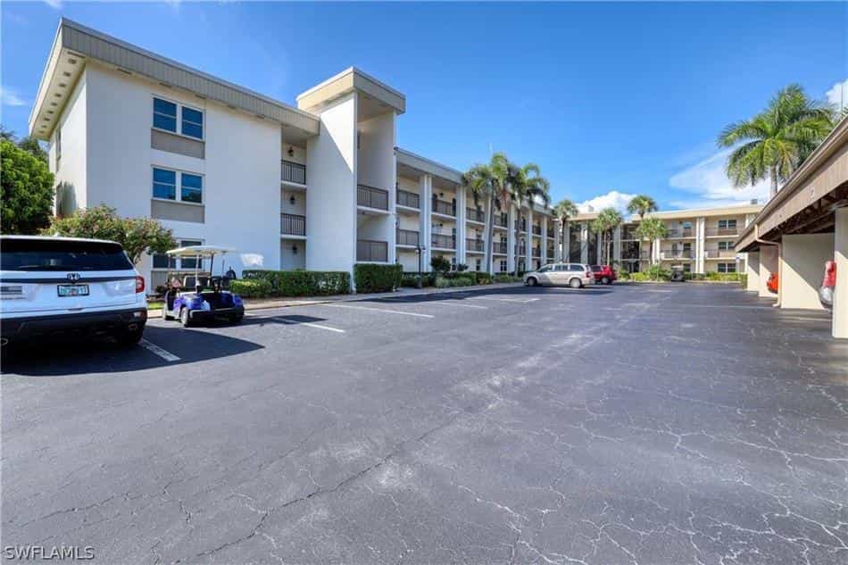 Condominium in Villa's, Florida 10857556