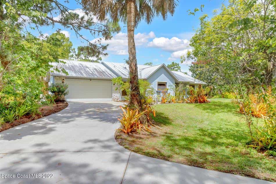 House in Grant-Valkaria, Florida 10857572