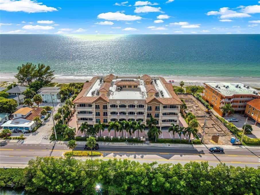 Condominium in Indian Rocks Beach, Florida 10857602
