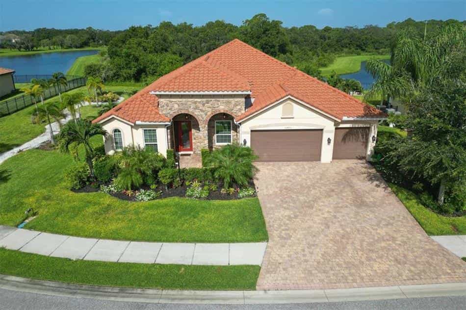 House in Foxleigh, Florida 10857620