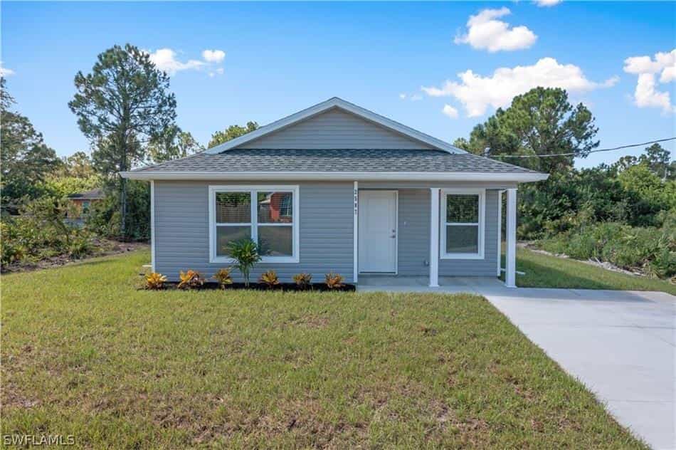 House in Lehigh Acres, Florida 10857631