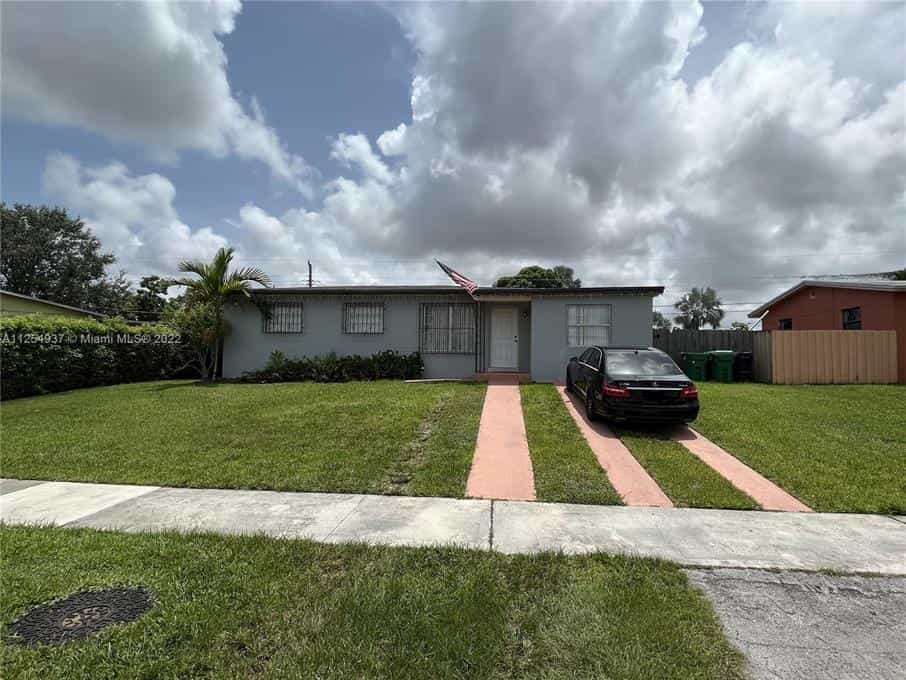 Condominium in South Miami Heights, Florida 10857705