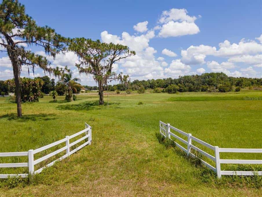 Land in Parmalee, Florida 10857713