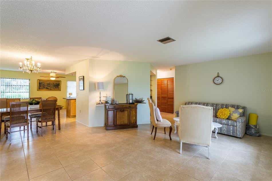 House in Warm Mineral Springs, Florida 10857750