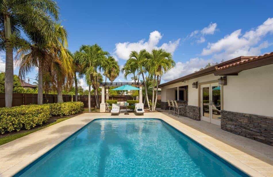 House in Pompano Beach, Florida 10857819