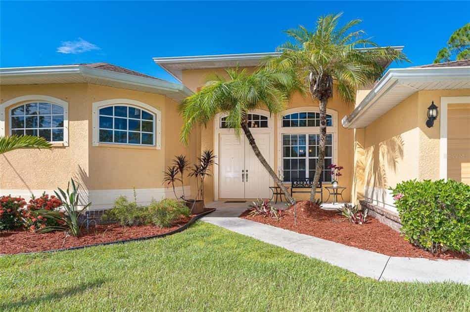 House in El Jobean, Florida 10857823