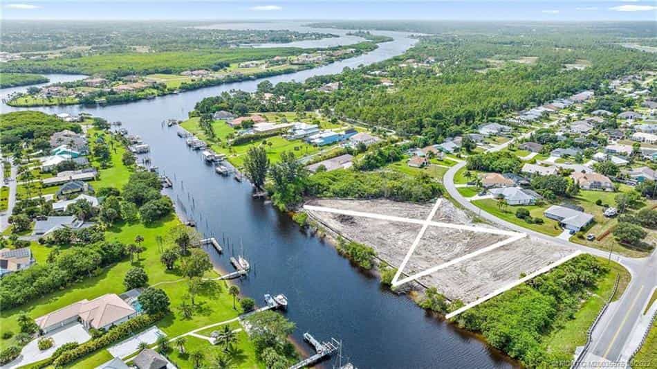Land in Port St. Lucie, Florida 10857838
