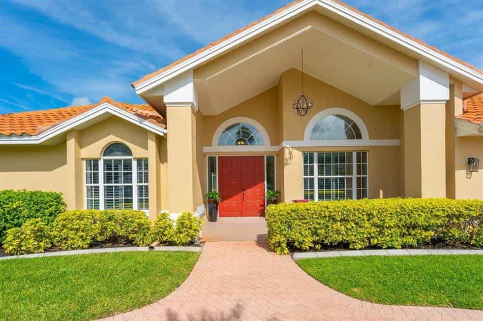 House in Desoto Lakes, Florida 10857876