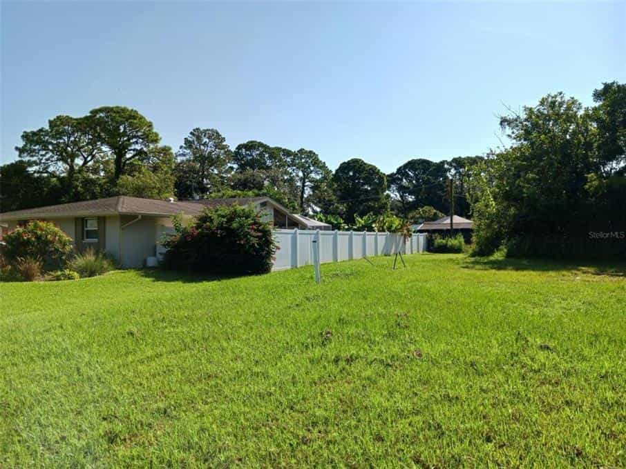 Land in Whitfield, Florida 10857913