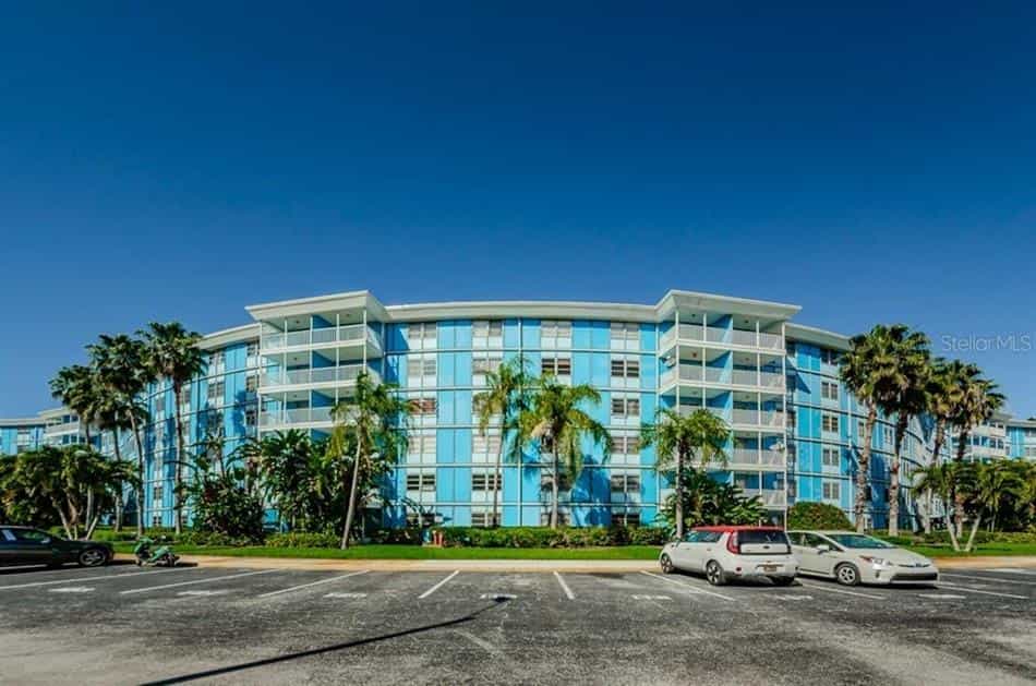 Condomínio no St. Petersburg, Florida 10857992