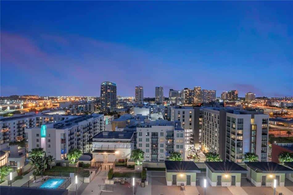 Condominium in Tampa, Florida 10858021