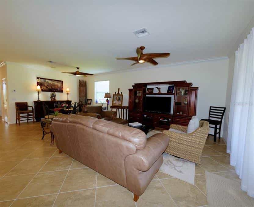 بيت في Warm Mineral Springs, Florida 10858064