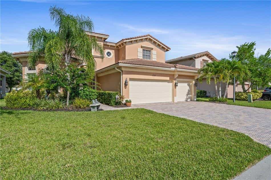 House in Vero Beach, Florida 10858145